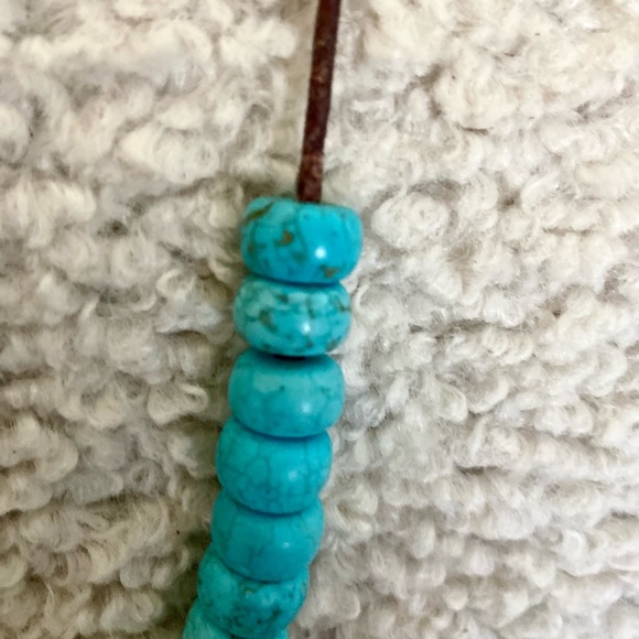 Brown leather Howlite beaded necklace and earring set - Picture 4 of 6